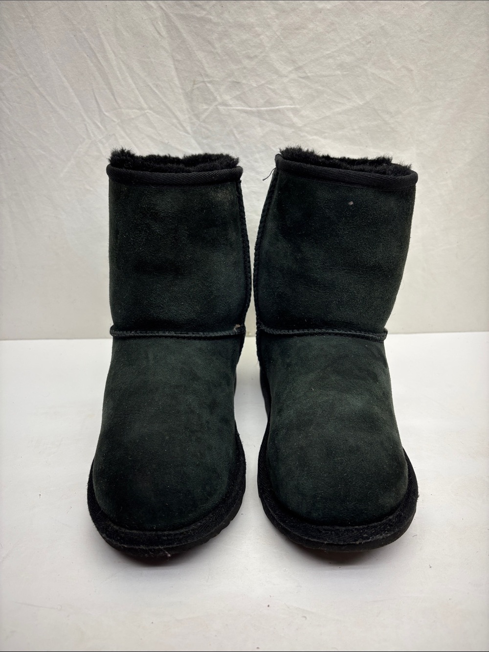 UGG Classic Short Boots, size 4 big girl, box 84